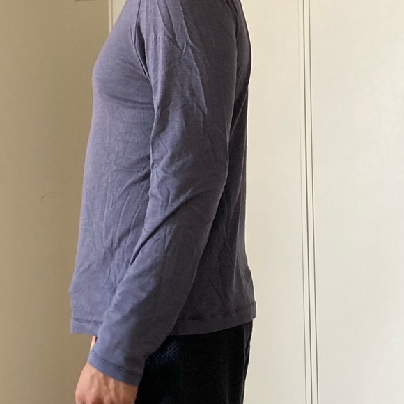 Men’s lulu lemon t shirt - Picture 3 of 3